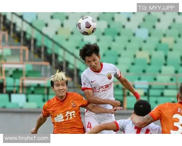 足球传奇：深入分析上海足球队球员的个人技术与战术素养